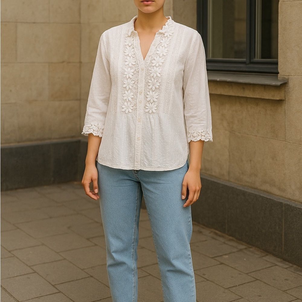 Vici‎ Elegant White Embroidered Women's Top Size Small